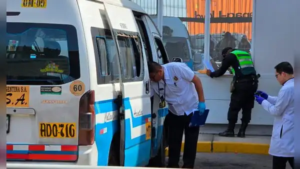 Balean a chofer y cobrador de combi a pocos metros del hospital Barton en el Callao: sicario es un menor de edad