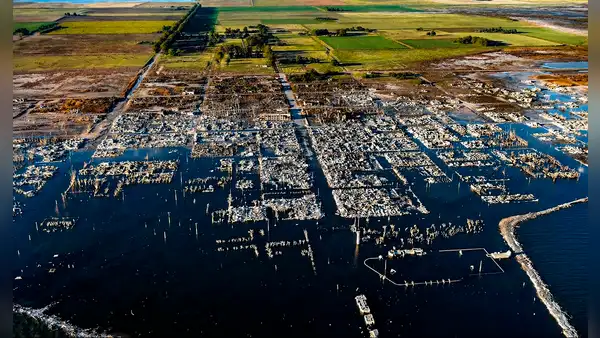 La famosa ciudad de Sudamérica que 'volvió a la vida' tras más de 20 años sepultada bajo 10 metros de agua por una fuerte tormenta