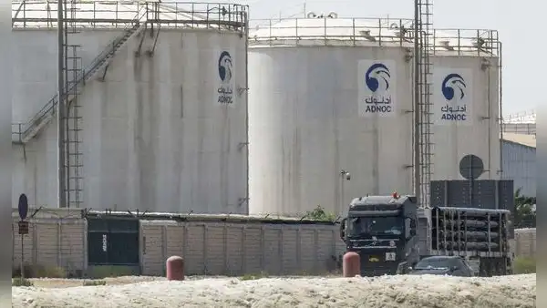 Crisis petrolera se agrava en Medio Oriente con la salida de Emiratos Árabes de la OPEP y el posible colapso de almacén en Irán
