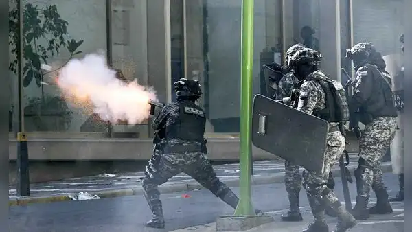 Protestas en Bolivia escalan con choques entre mineros y policías en medio de crisis política y social