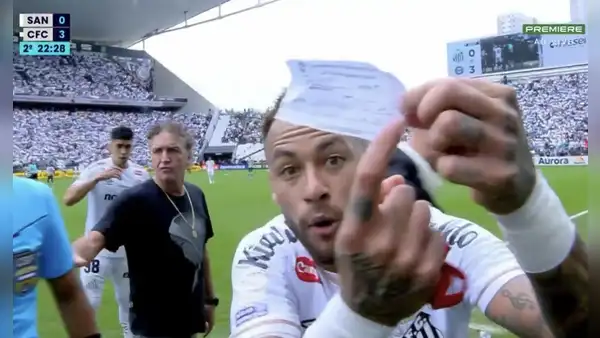 Neymar pierde el control en pleno partido de Santos: árbitro lo sacó por error en el cambio, pero no lo dejó volver
