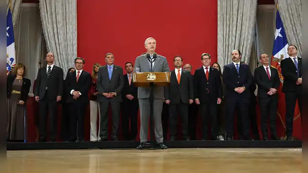 En apenas dos meses el presidente José Antonio Kast hace los primeros cambios en su gabinete ministerial