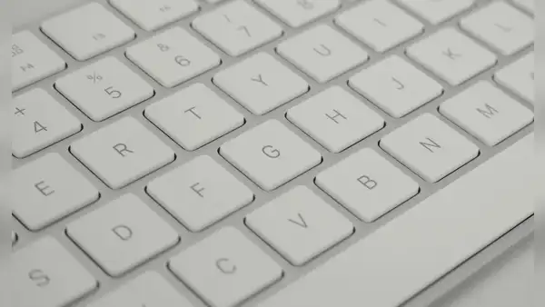 ¿Sabías para qué sirve la pequeña rayita en las teclas F, J y el número 5 de tu teclado?