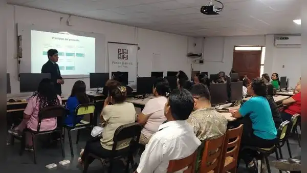 Corte de Tumbes capacita a personal de la I.E.E. Mariscal Cáceres en convivencia escolar y protección al estudiante