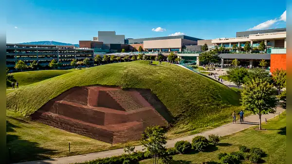 El centro comercial en América Latina que fue construido sobre pirámides hace 23 años y hoy alberga un museo de piezas arqueológicas
