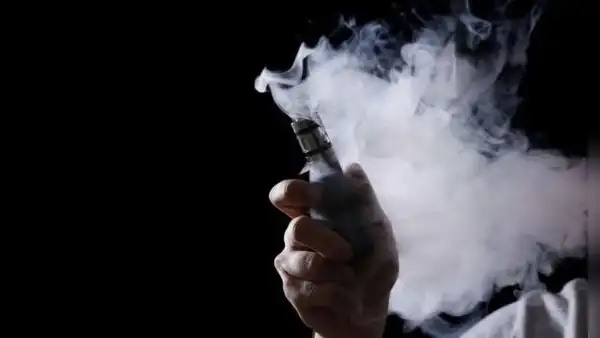 Consumo de vapes o cigarros electrónicos ya superó al cigarrillo tradicional en Perú, pero el riesgo de cáncer y daño irreversible sigue latente