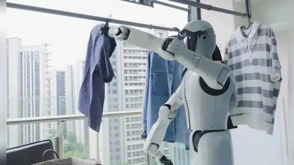 China lanza robots humanoides con inteligencia artificial capaces de lavar ropa, tender camas y cuidar a ancianos