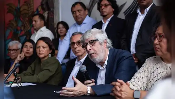 Juntos por el Perú: equipo ecónomico reitera ante prensa internacional que subirán el sueldo mínimo
