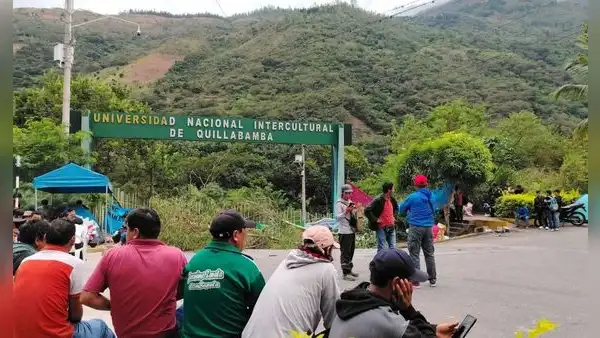 Huelga de hambre en la UNIQ en Cusco: estudiantes exigen a Minedu aceptar renuncia de autoridades universitarias