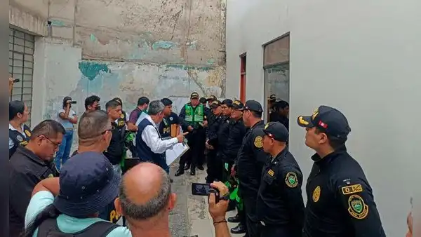 Detienen a 9 policías de la comisaría de Ate por cobrar coimas a transportistas