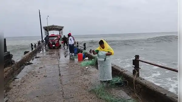 Oleaje anómalo cierra puertos en Perú: más de 500 pescadores afectados en Chincha y suspenden tours a Islas Ballestas