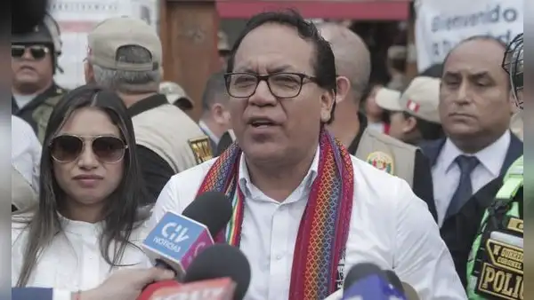 Roberto Sánchez votó en San Borja y llamó a aceptar resultados: "Respetemos el voto libre"