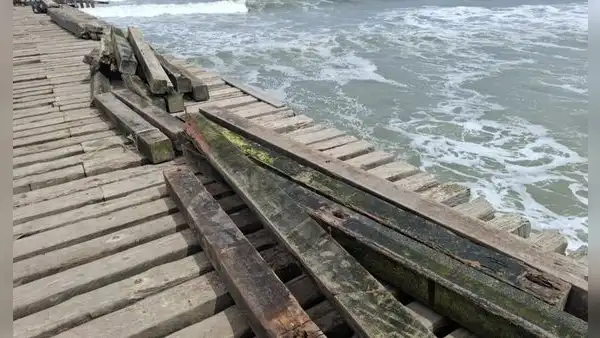 ¡Histórico muelle en ruinas! Fuertes oleajes dejan graves daños en puerto de Chiclayo y perjudican a pescadores