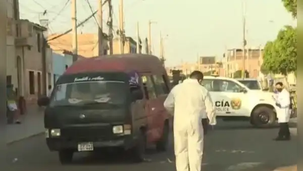 Sicarios atacan combi en plena ruta en el Callao: chofer, cobrador y pasajera terminan heridos