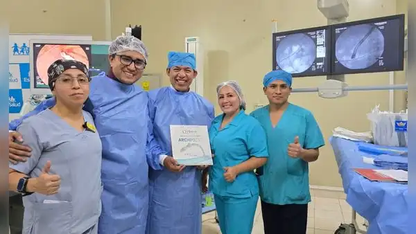 EsSalud implanta por primera vez una prótesis biliar biodegradable