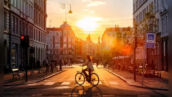 No es Paris, ni Roma: la ciudad que decidió desaparecer los coches del centro y terminó convirtiéndose en el mejor lugar del mundo para caminar