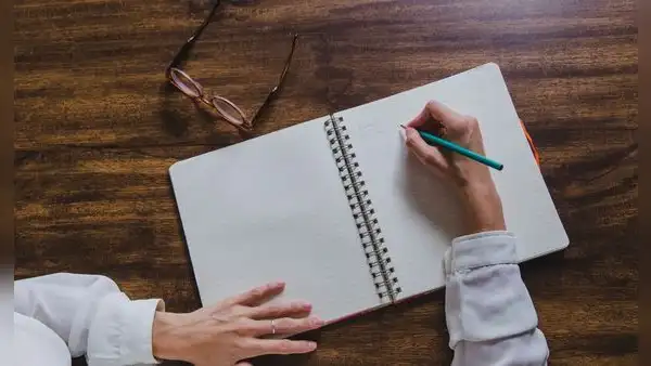 La psicología explica cuáles son los beneficios de las personas que escriben a mano y por qué mejoran su capacidad de análisis y memoria