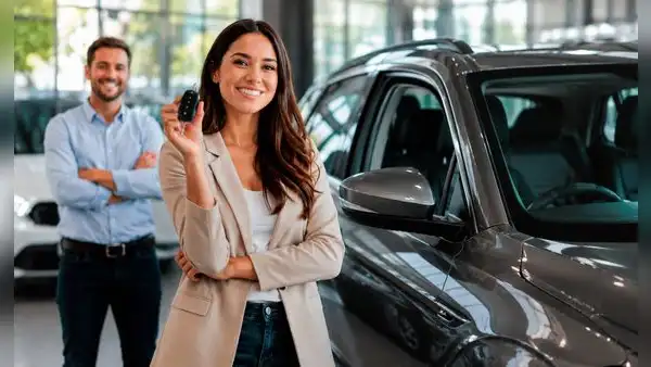 Participación de las mujeres en la compra de vehículos subió 6,5% en 2026 y reducen la brecha con los hombres: ¿a qué se debe este avance?