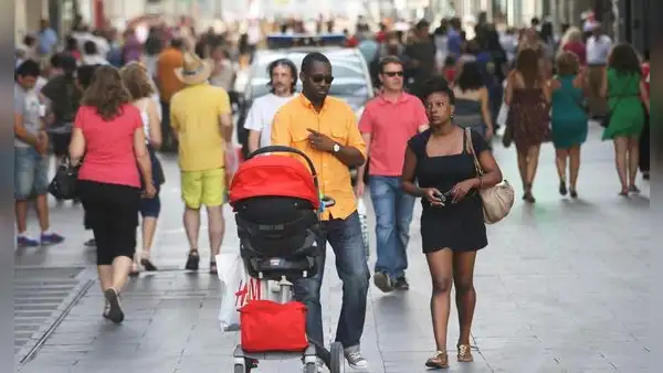 España supera el millón de solicitudes para regularizar inmigrantes antes del cierre del plan impulsado por Pedro Sánchez