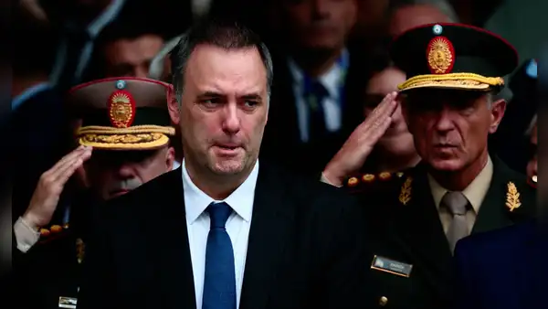Se complica el caso de Manuel Adorni con reporte de millones gastados y declaraciones de funcionarios en su contra