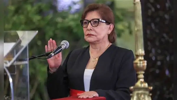 María Cuadros Espinoza presenta su renuncia irrevocable al cargo de ministra de Educación