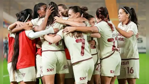 Universitario goleó 3-0 a Alianza Lima en el Estadio Monumental y clasificó a la final de la Liga Femenina 2026