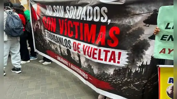 Familiares de peruanos captados para ir a la guerra en Rusia exigen reunión con el canciller