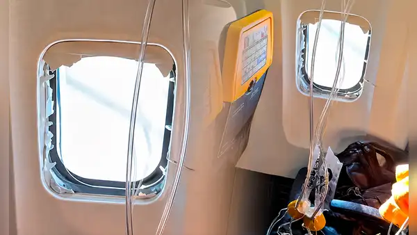 Pasajero fue succionado fuera de un avión tras romperse una ventanilla en pleno vuelo: otros viajeros evitaron una tragedia