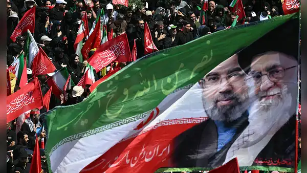 Líder supremo Mojtaba Jamenei amenaza con una "venganza que debe cumplirse" en contra de los "asesinos" de su padre