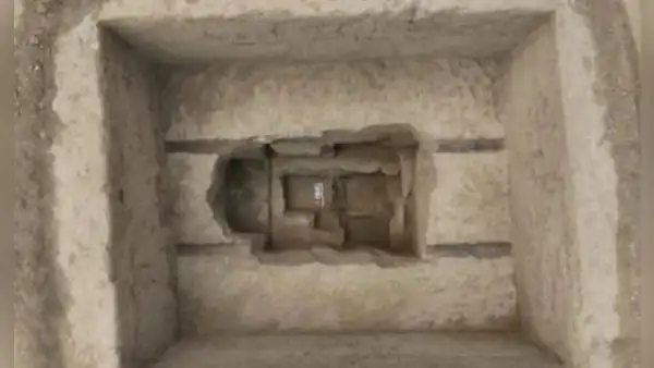 Descubren una botella de bronce sellada en una tumba china de 2.300 años: aún contenía cerveza bien conservada