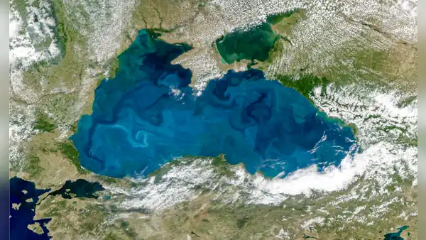 Un satélite de la NASA captura desde el espacio cómo el Mar Negro cambia de color a un brillante turquesa