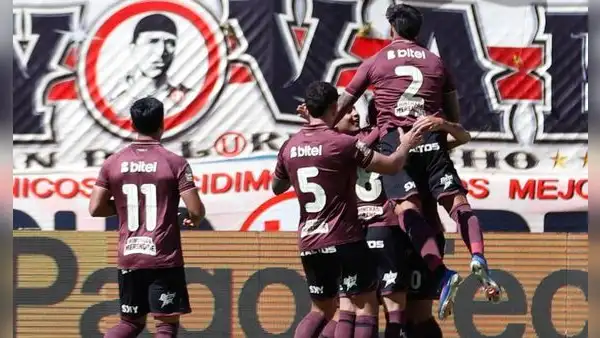 ¡Triunfo crema! Universitario venció 2-1 a ADT en Tarma y ganó en su primer partido del Torneo Clausura 2026