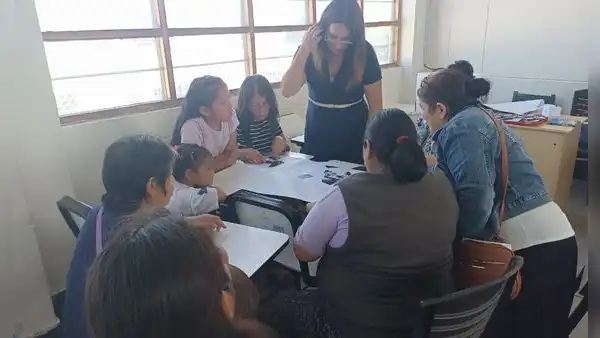 Corte del Santa capacita a 150 padres de familia en prevención de la violencia familiar