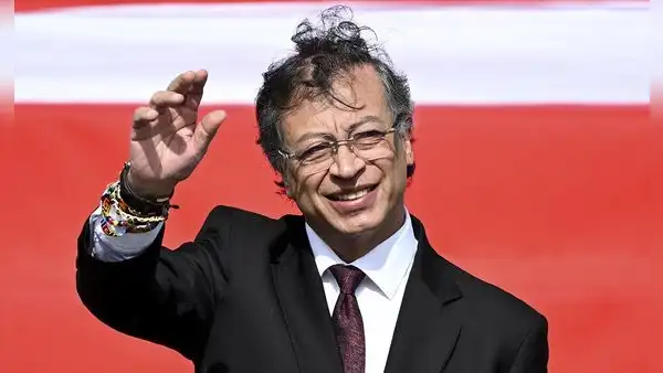 Petro acepta liderar oposición y seguirá al frente del Pacto Histórico luego de traspaso de mando a Abelardo de la Espriella