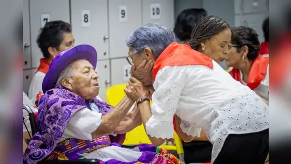 Pensionistas celebran Fiestas Patrias con arte en casas Yuyaq