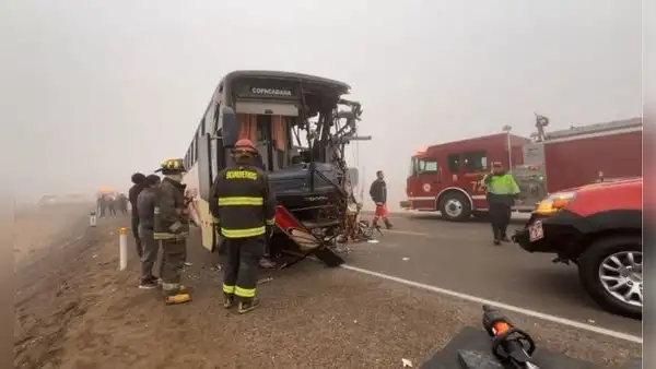 Trágico choque en Tacna deja cinco muertos y 15 heridos tras impacto entre dos buses y una camioneta