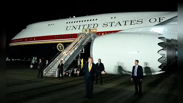 Supuesta amenaza iraní obligó a Trump a cambiar de avión oculto en un vehículo de catering tras cumbre de la OTAN