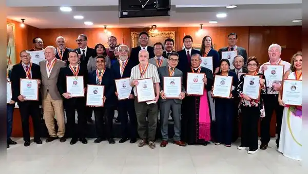 aReconocen a destacadas personalidades e ilustres figuras póstumas en la III Edición de “Piuranos Ilustres”