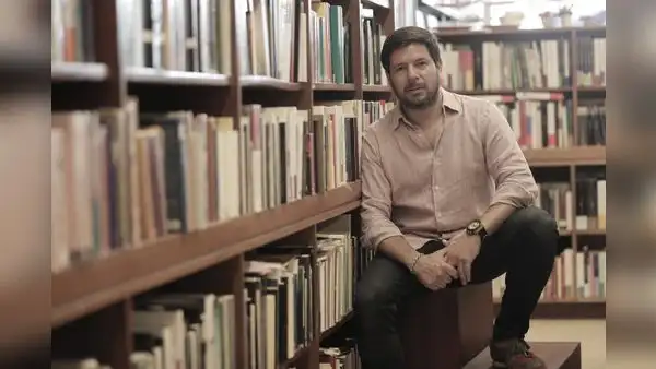 Renato Cisneros: “En todo narrador hay un deseo de dinamitar el lugar de donde proviene”