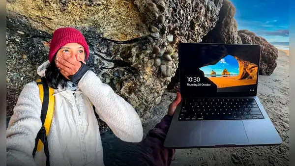 Una pareja viajó hasta Nueva Zelanda y encontró la playa del famoso fondo de pantalla de Windows 10: su reacción se volvió viral