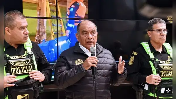 César Astudillo reconoce que no pueden remover a Óscar Arriola como jefe de la PNP por ley del Congreso pasado