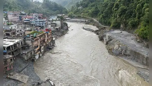 China y Nepal monitorean el deshielo del Himalaya con un sistema de alerta, ¿por qué no evitó el último alud?