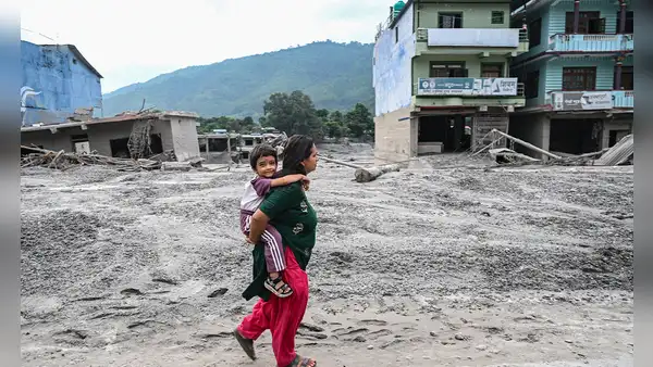 Al menos 584 muertos deja devastador deslave entre Nepal y China, además, de 1.900 personas desaparecidas