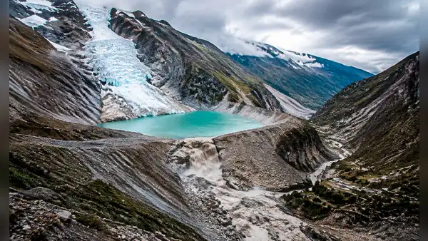 ¿Qué es un GLOF, el “tsunami del cielo” vinculado al desastre glaciar que golpeó Nepal y China y también podría ocurrir en Perú?