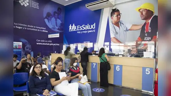 EsSalud cumple obligaciones pendientes y dispone transferencias de recursos a redes hospitalarias