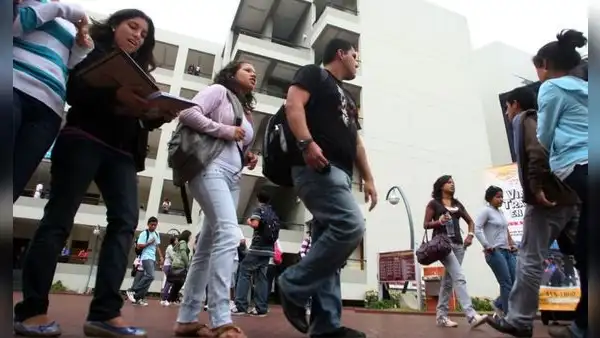 7 de cada 10 estudiantes de universidades privadas en Perú pertenecen a sectores C, D y E