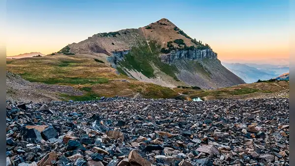 Descubren bajo las rocas de una montaña de EE.UU. una enorme reserva de agua congelada: su hielo llenaría 600 piscinas olímpicas