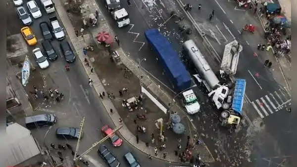 Choque múltiple causa intenso tráfico en la Panamericana Norte: accidente deja un chofer muerto