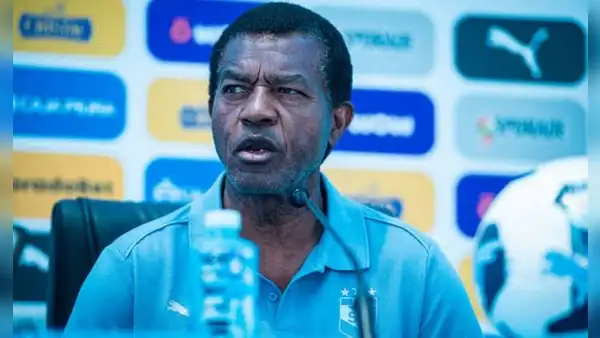 Julio César Uribe fue agredido por supuestos hinchas de Sporting Cristal a las afueras del estadio Alberto Gallardo