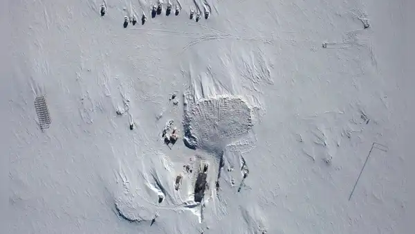 A 4 km bajo el hielo de la Antártida se encuentra un lago que estuvo aislado durante 15 millones de años, hasta que Rusia perforó en él